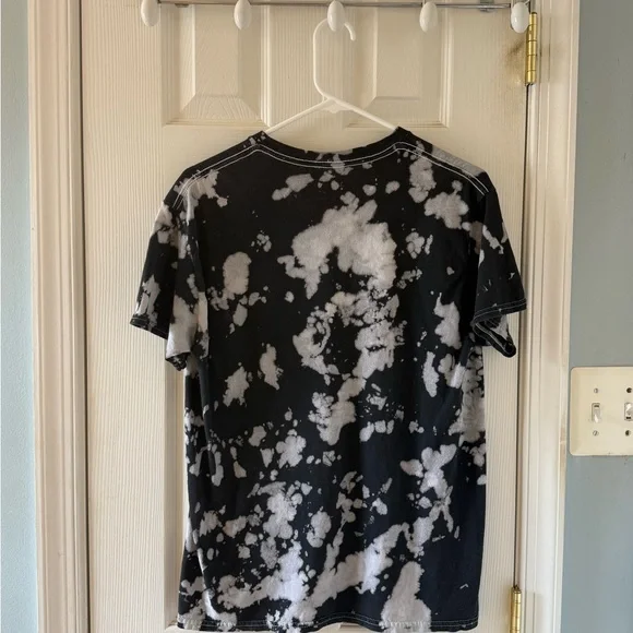 Hot Topic Black and White Sun Graphic Tee - Picture 4 of 4